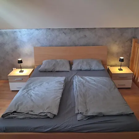 Apartmán Cozy Maisonette In With Free Parking