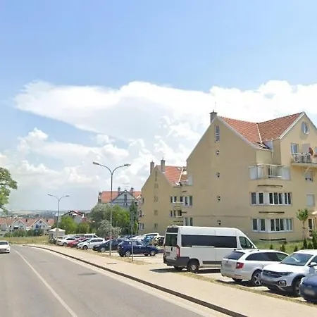 Cozy Maisonette In With Free Parking *