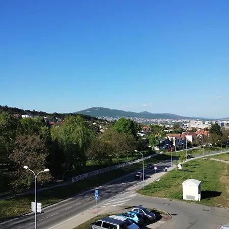 Cozy Maisonette In With Free Parking *