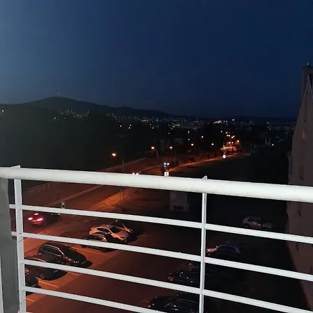 Apartmán Cozy Maisonette In With Free Parking *